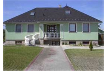 Hungría Privát Fertőd, Exterior